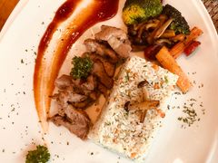 -Chom Cafe and Restaurant