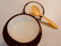 -志龙皇冠吃货椰子铺