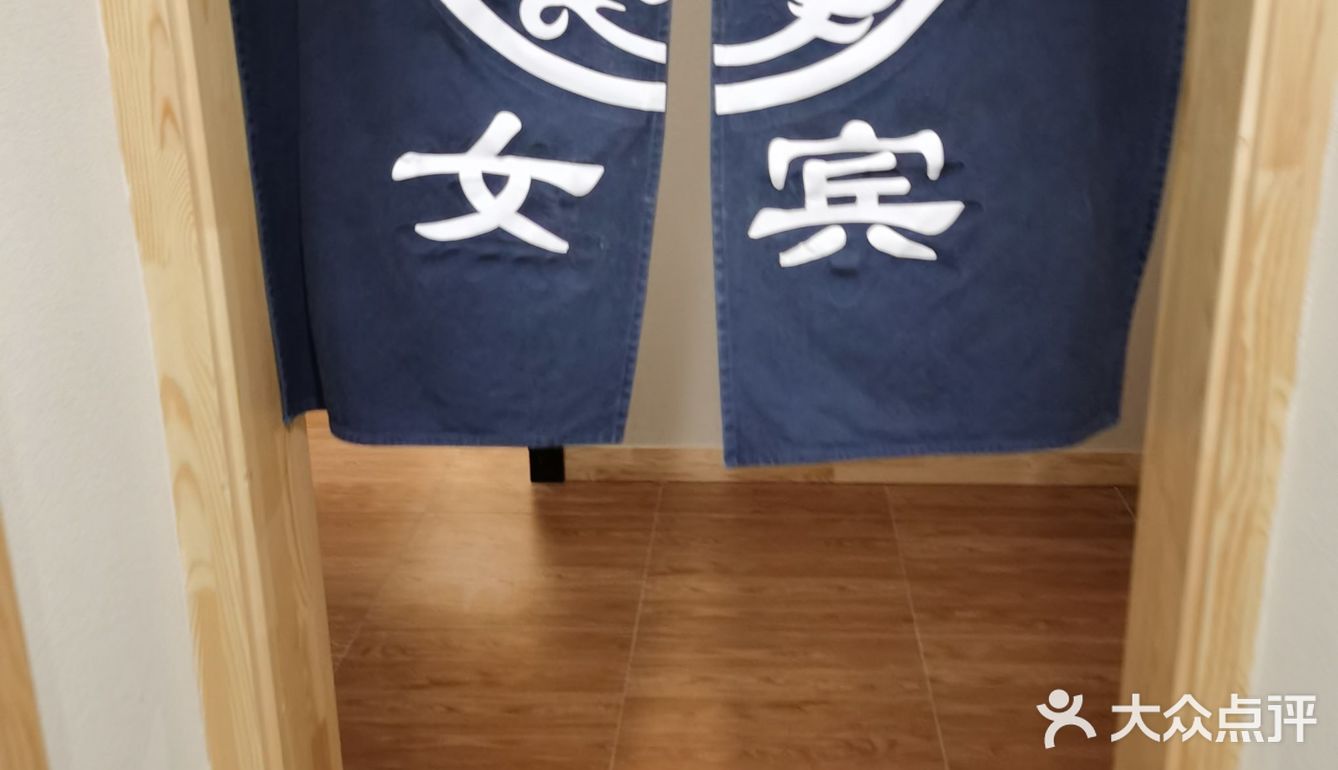 女宾部的搓澡师真心卖力虽然游说你做套餐