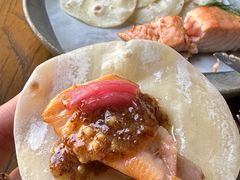 烟熏三文鱼配烤饺子皮和芥末籽酱-BOR Eatery(安福路店)