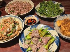-Cuc Gach Quan Restaurant