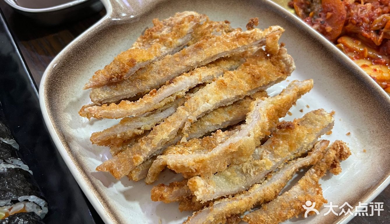 同事介绍说是朝鲜族人开的，夫妻小店看着普普通通