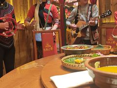 -老滇山寨•云南特色菜•地方菜•民族风情歌舞表演(金碧店)