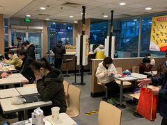 大堂-麦当劳(轻轨曹杨路店)