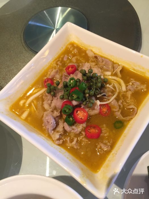 阿拉本帮菜馆(虹口店)酸汤肥牛图片