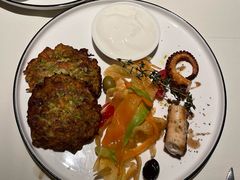 烤章鱼西葫芦煎饼配酸奶酱-Pasha帕夏土耳其餐厅(南昌路店)