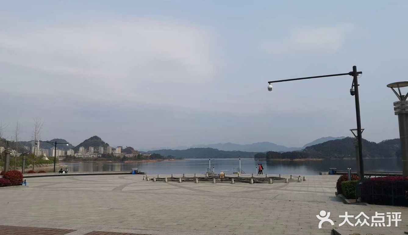 你会发现那些被挡住的风景，才是最适宜的人生