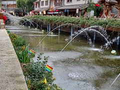 -雪山彩虹谷景区