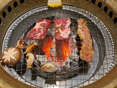 -山川小町·极番烧肉(新地假日广场店)