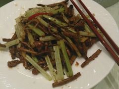 黑椒茶树菇炒牛柳-海都六福酒家(世博广场店)