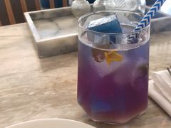紫菠萝蝶豆花白茶气泡汁-The Rug Cafe(王府中环店)