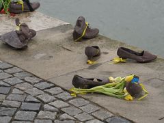 -多瑙河畔鞋履雕塑