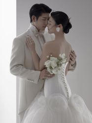 -至臻微拉婚纱摄影