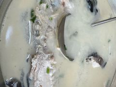 -雪湖煜辰鱼头老店(雪野湖店)