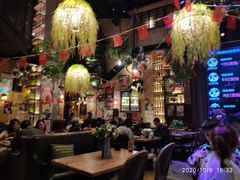 -临界音乐酒馆·小龙虾·江湖菜(华熙LIVE·鱼洞店)