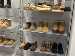 -UGG(燕莎奥特莱斯购物中心店)