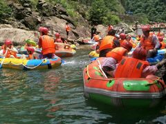 -安吉龙王山峡谷漂流