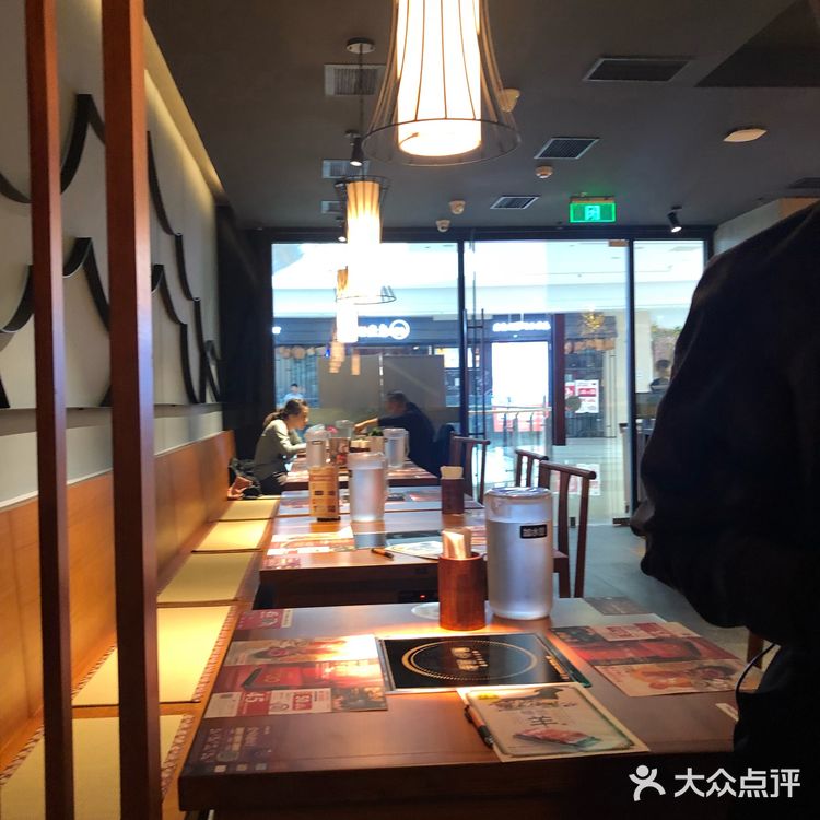 环境好了很多，由快餐风摇身一变小资调