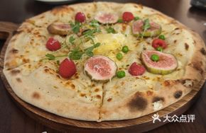 Cheese Quartet Pizza