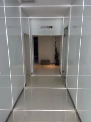 -LESSMORE科技头皮理容中心