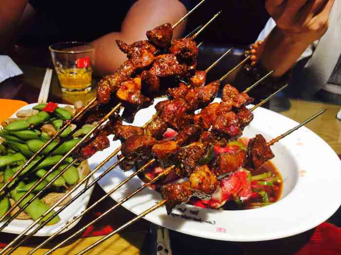馋猫烧烤-"朋友推荐的店,味道很不错,服务很好,还会."-大众点评移动版