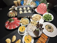 -鲜入唯煮·港式海鲜牛肉火锅(金宝街店)