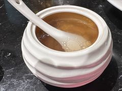 枇杷花炖肉盅-新安人家·22年本地餐厅
