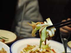 韭黄炒杏鲍菇-何氏排骨(左家塘店)