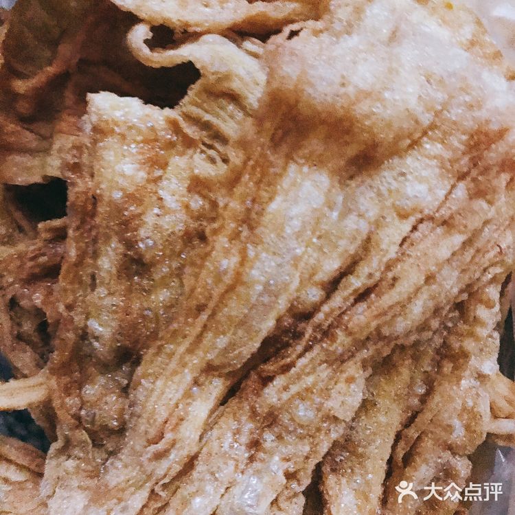 配上一整包麻酱，还有冰可乐一杯，开吃