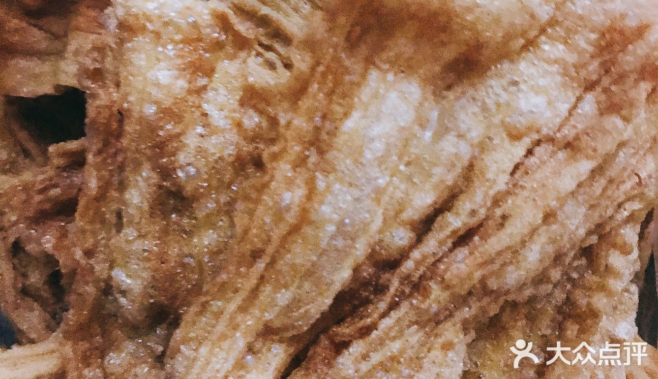 配上一整包麻酱，还有冰可乐一杯，开吃