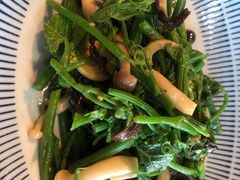 丝瓜尖拌菌菇-中8楼风尚云南菜(颐堤港店)