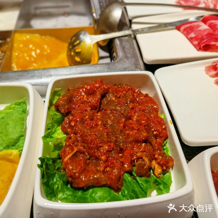 今天的海底捞真的超级划算，还送了两盒月饼[胜利]