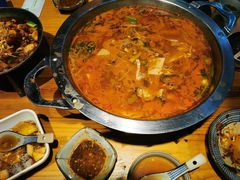 -野山舂·贵州现舂酸汤火锅(鸿通城店)