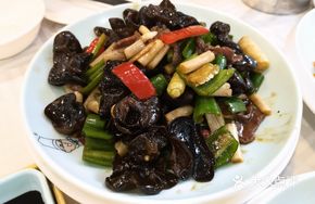 Stir-Fried Beef with Lotus Root Nodes