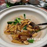 享受餐厅佳肴，大家快来尝尝吧！