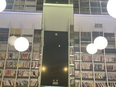 -钟书阁(松江泰晤士小镇店)