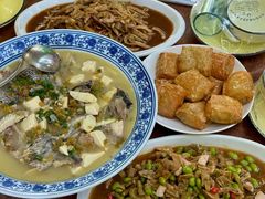 鱼头豆腐-老太婆饭店(新富路店)