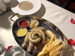 -MONICH牛排融合餐厅(和义大道购物中心店)