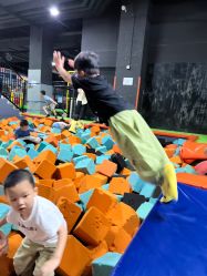 -蹦贝运动中心·蹦床·攀岩·闯关(龙岗店)