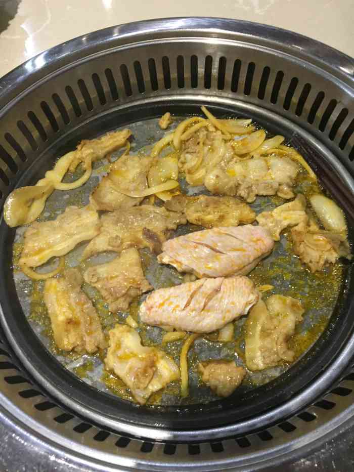 金百合烤肉-"店面在三东路七天酒店一楼,是一家有小抄又.