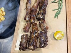 石头烤整根羊尾尖-蒙料·手把肉(望京店)