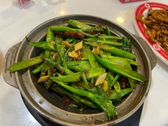 芥蓝牛肉煲-渔文乐·海鲜大排档(壹品总店)