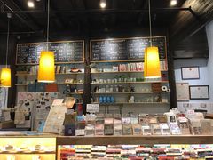 -猫的天空之城概念书店(杭州南宋御街店)