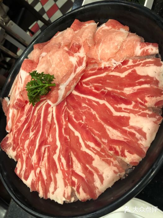 一哥澳门豆捞 · 十七年经典澳门火锅(四季天地店)霜降雪花牛肉双拼图片