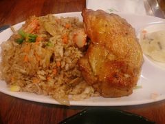 海鲜炒饭配香蒜烤鸡-玛格萝妮比萨屋(四平店)