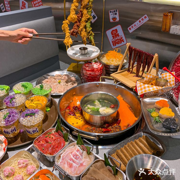 西湖边吃🌈冰粉.杭州火锅店真的又卷又好吃！