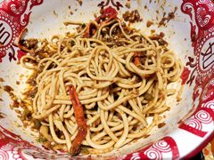 拌到小龙虾里的拌面真一绝-在老街·淮安大排档·甜麻干煸龙虾·烧烤(河下古镇店)