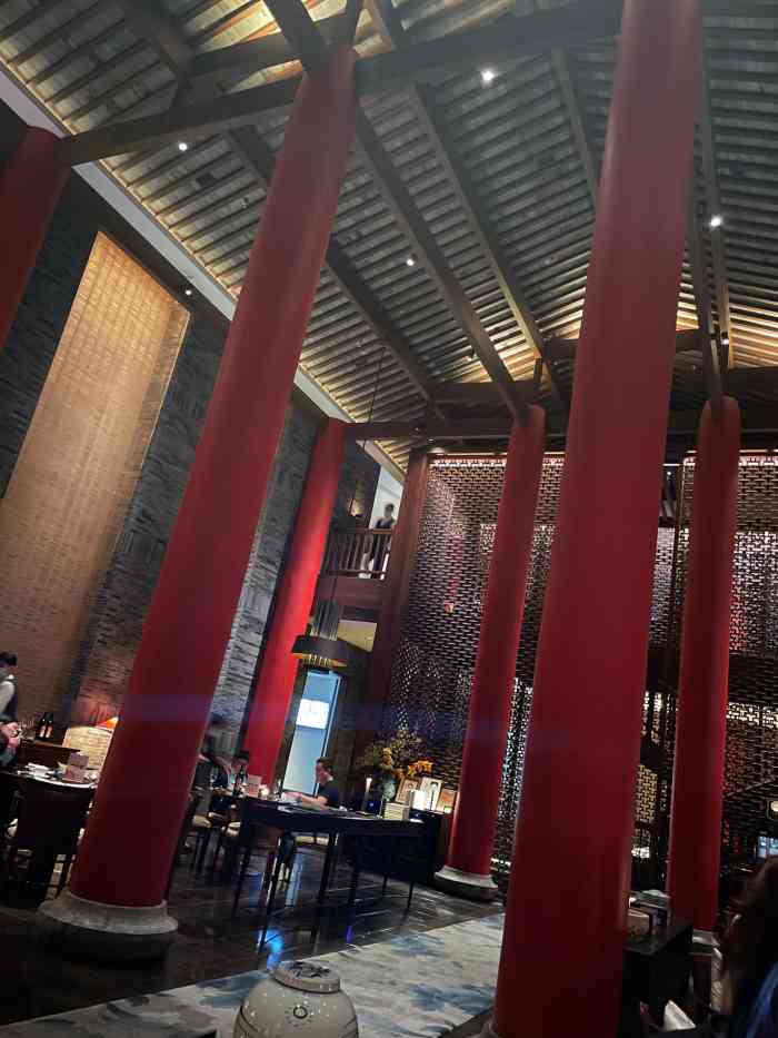 晶采轩(芮欧百货店)-"可能对他们要求太高!觉得服务还是不到位.