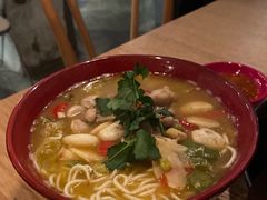 泡椒牛蛙面-面上有光