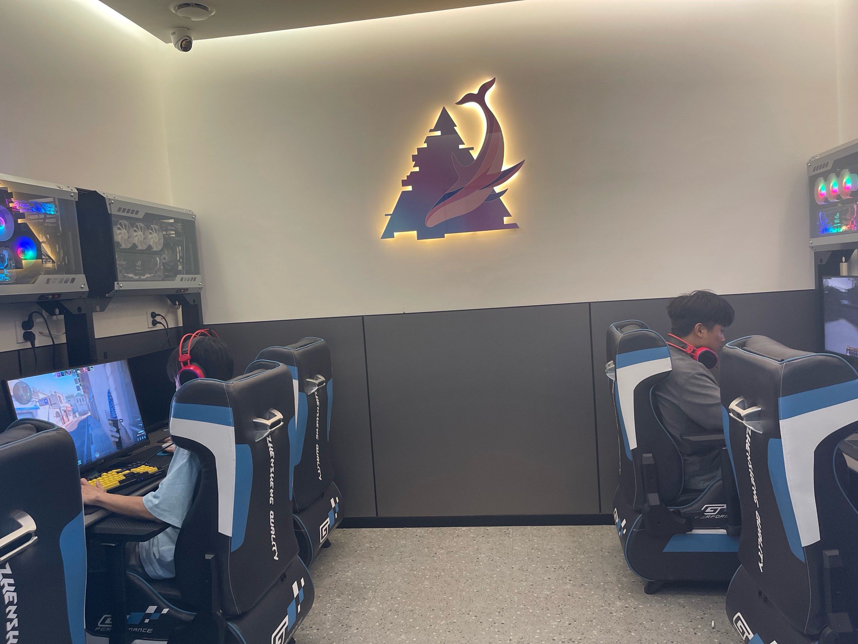 网鱼 网鱼网咖 刚进门就感觉香喷喷的一点烟味都没有